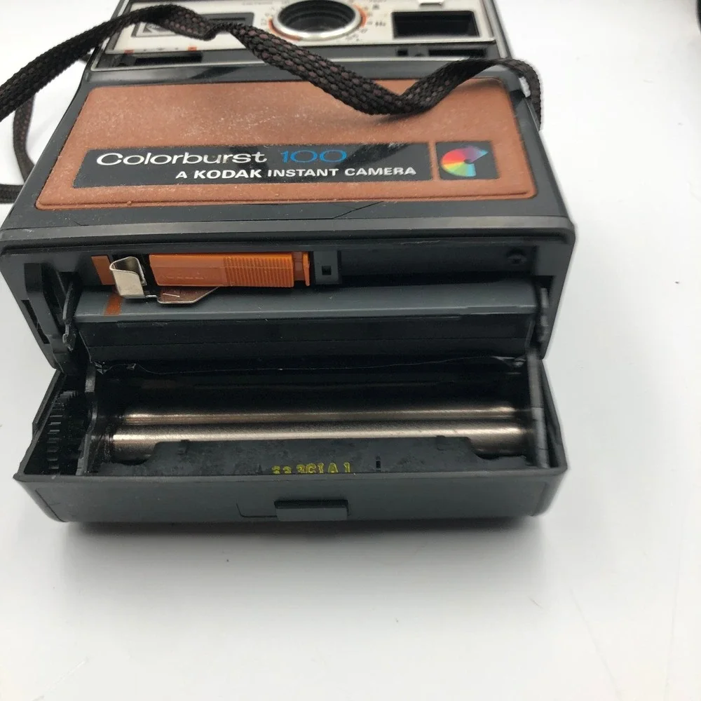 Vintage 1970s Kodak Colorburst 100 Instant Camera Adjustable Focus With Flash‎